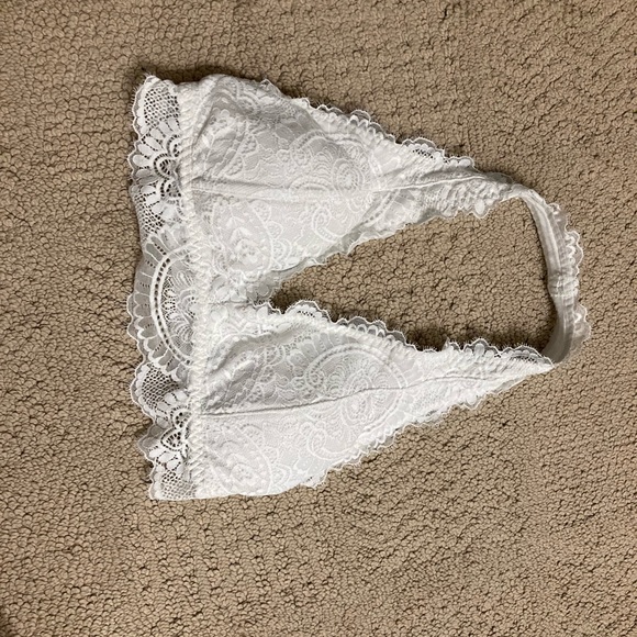 Hollister x Gilly Hicks white lacy bralette - Picture 1 of 3
